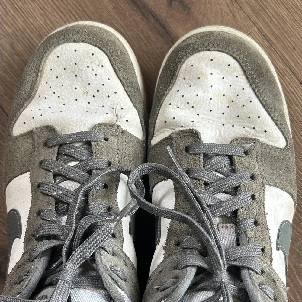 Nike Low-Top Sneakers in Gray and White Suede !! Size 8.5